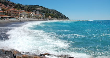 Apartment in semi-detached house, quiet location, sea view