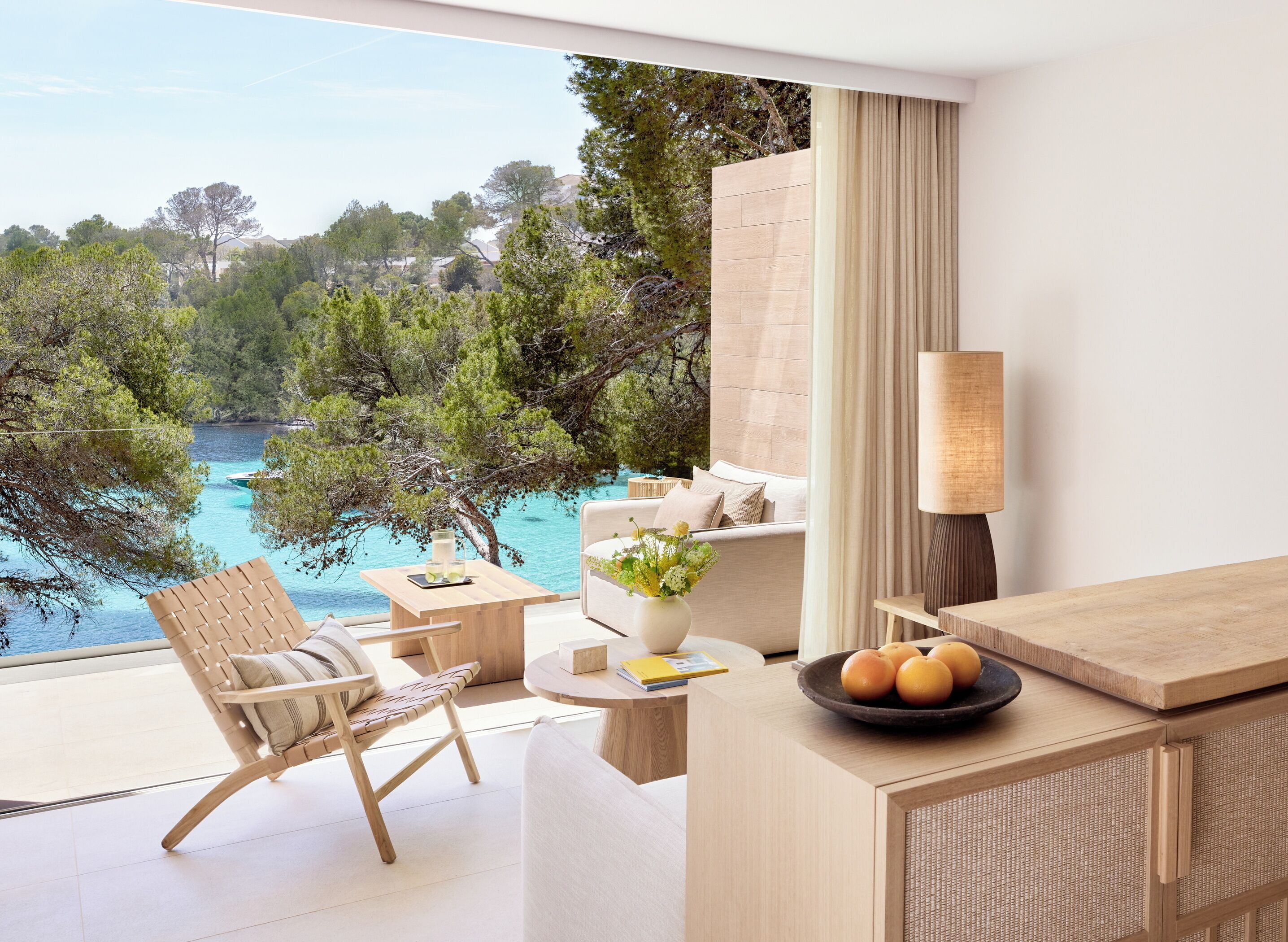 Suite junior, vistas al mar (Deluxe) | Minibar, caja fuerte, espacio para trabajar con un portátil