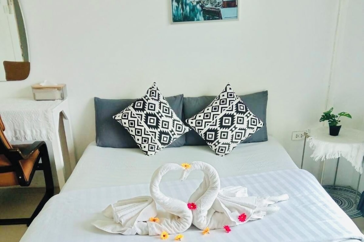 Superior Room, 1 Bedroom, Balcony, Sea View | Minibar, blackout drapes, WiFi (free), individually decorated