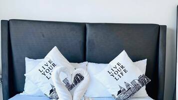 Chambre supérieure, 1 chambre, balcon, vue sur la mer | Minibar, décor unique, ameublement unique, rideaux d’obscurcissement