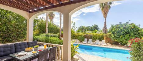 屋外ダイニングエリア