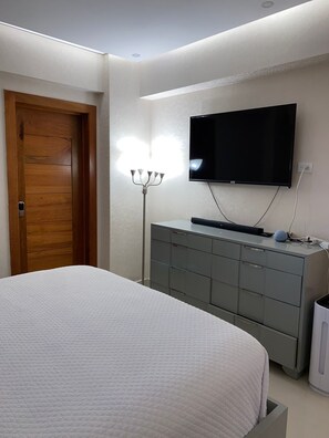 1 bedroom, in-room safe, iron/ironing board, WiFi