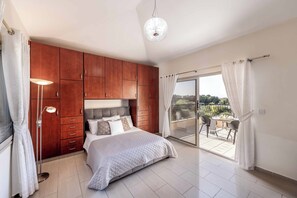 4 bedrooms, WiFi, bed sheets