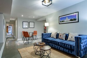 Interior - 2-BR Petworth Pad / Walk to METRO Subway (Washington)