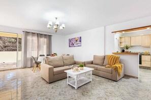 TV, fireplace - Villa Enzo Moraira - Eight Bedroom Villa, Sleeps 15 (Moraira)