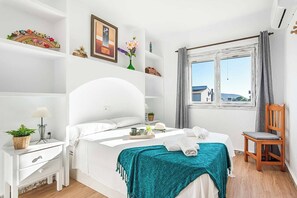 9 chambres, fer et planche à repasser, Wi-Fi, draps fournis