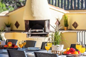 Outdoor dining - Villa Enzo Moraira - Eight Bedroom Villa, Sleeps 15 (Moraira)