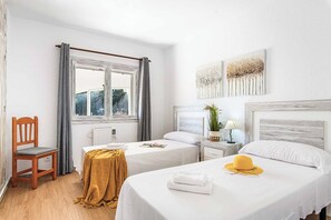 8 bedrooms, iron/ironing board, WiFi, bed sheets - Villa Enzo Moraira - Eight Bedroom Villa, Sleeps 15 (Moraira)