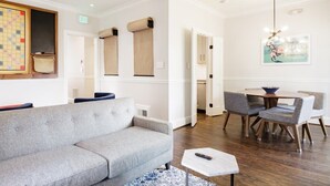 TV - Historic, Charming Home in Old Town (Alexandria)