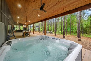 Terrace/patio - Hundred Acre Woods 4bd with Hot tub (Broken Bow)