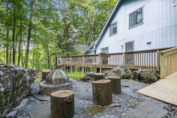 Brand new this year firepit area with ramp leading off of back deck!