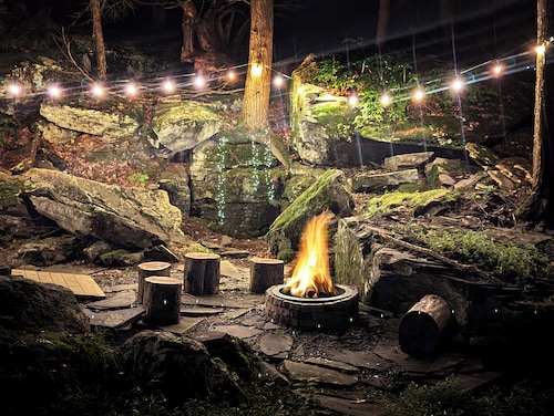 Eclectic Family Poconos Escape! Skiing 5min away! Firepit, Near Woodloch/winery!