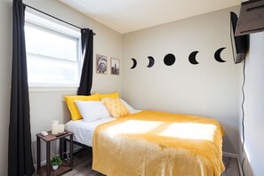 2 bedrooms, desk, iron/ironing board, free WiFi