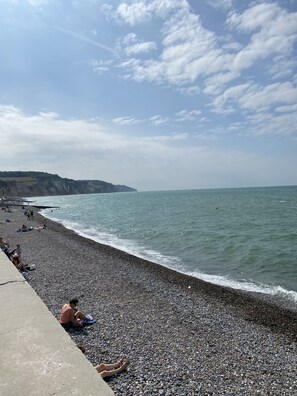 Beach nearby, sun-loungers, beach towels