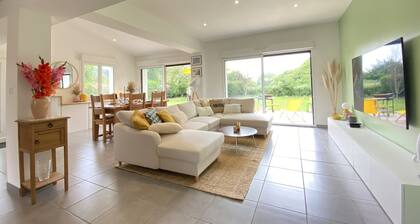 La Maison des Vacances, a stone's throw from the sea.