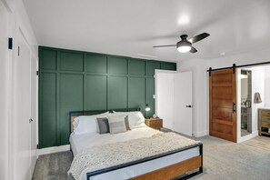 8 soverom, skrivebord, reiseseng for barn og wi-fi