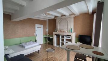 1 bedroom, desk, WiFi, bed sheets