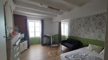 1 bedroom, desk, WiFi, bed sheets