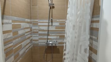 Shower, hair dryer, toilet paper