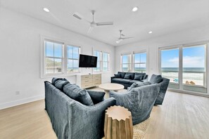 TV - Gulf Front, 8 BR 6 BA + Private Pool & Hot Tub + Pickleball Fun (Okaloosa Island)