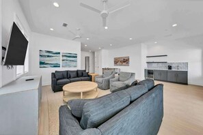 TV - Sunrise B -Gulf Front 🌊Private Home with 🏊 pool/hot tub/Pet Friendly🐶 (Okaloosa Island)