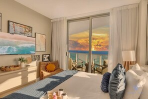 2 bedrooms, desk, iron/ironing board, WiFi - Ocean View Apartment, Balcony, Beachfront Resort (Hollywood)