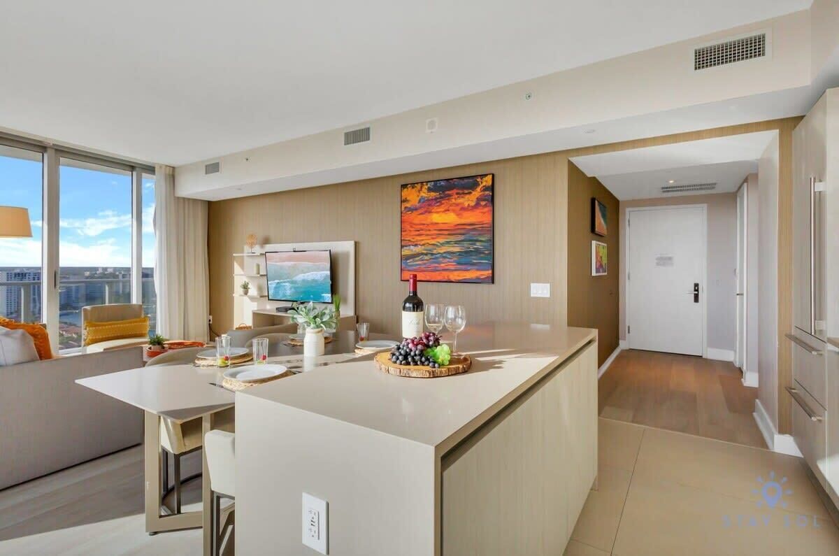 Ocean View Apartment, Balcony, Beachfront Resort - Hallandale Beach, FL