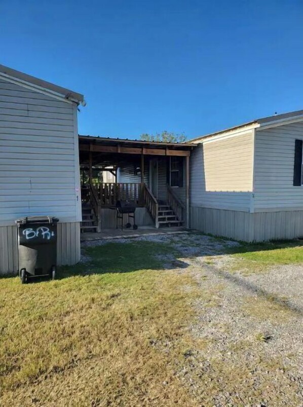 Exterior - Run Away Charters fishing lodge (Buras)