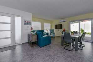 Interior - Beach Dream Island House- 10 Minutes from Eagle Beach  (Noord)