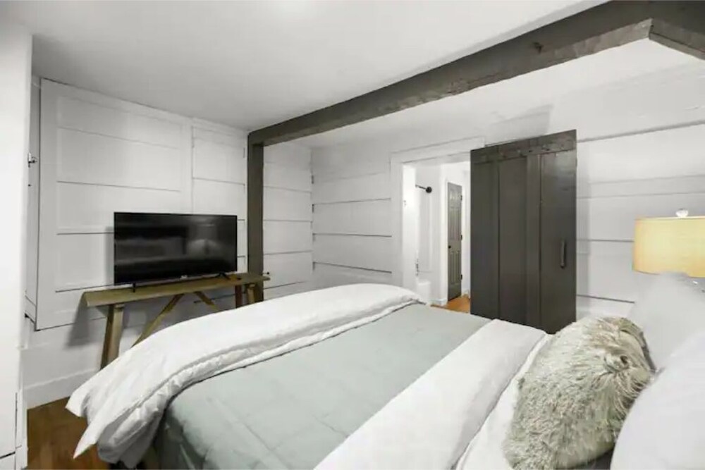 Martha's GuestHouse Historic Downtown Dandridge! Ripleys Attraction