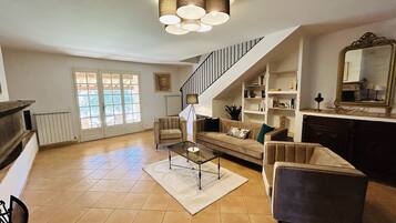 TV, fireplace, books