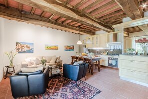 Living area - Casa Lucchese, a farmhouse apartment with pool on the hills of Lucca (San Gennaro)