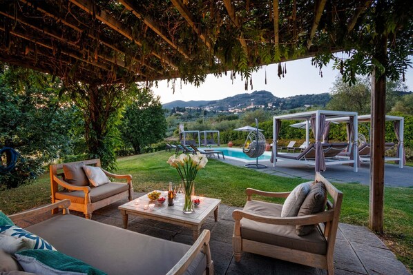 Terrace/patio - Casa Lucchese, a farmhouse apartment with pool on the hills of Lucca (San Gennaro)