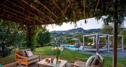 Casa Lucchese, a farmhouse apartment with pool on the hills of Lucca