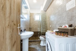 تجهيزات دش، مجففات شعر، مناشف، صابون