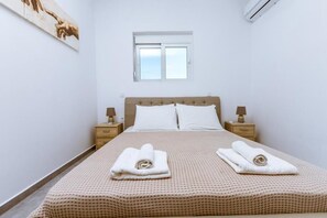 2 bedrooms, WiFi, bed sheets