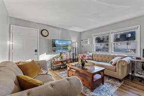 Smart TV, computer monitors