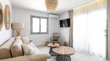 Deluxe-sviitti, 1 makuuhuone | Yksityinen keittonurkkaus | Kahvin-/teenkeitin, vedenkeitin