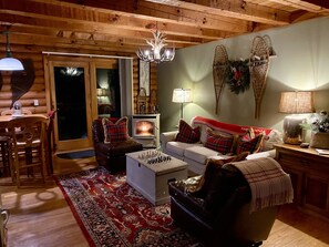 Smart-TV, Tischfußball, Tischtennisplatte, Bücher