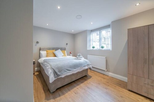 Cozy One Bedroom Cottage With Spacious Garden + BBQ