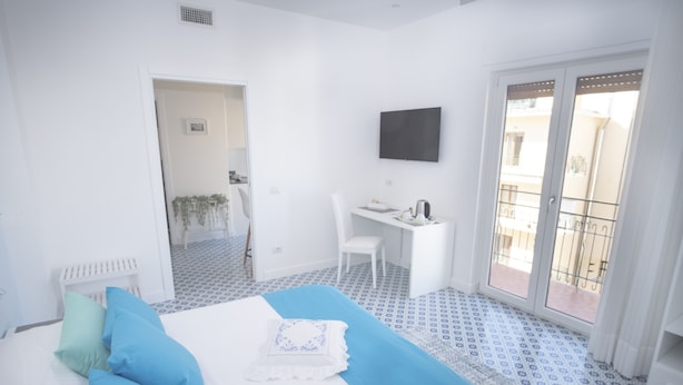 Deluxe Double Room | Down comforters, pillowtop beds, in-room safe, laptop workspace - DOMUS SOLE (Sorrento)
