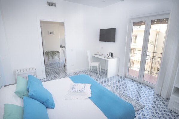 Deluxe Double Room | Down comforters, pillowtop beds, in-room safe, individually decorated - DOMUS SOLE (Sorrento)