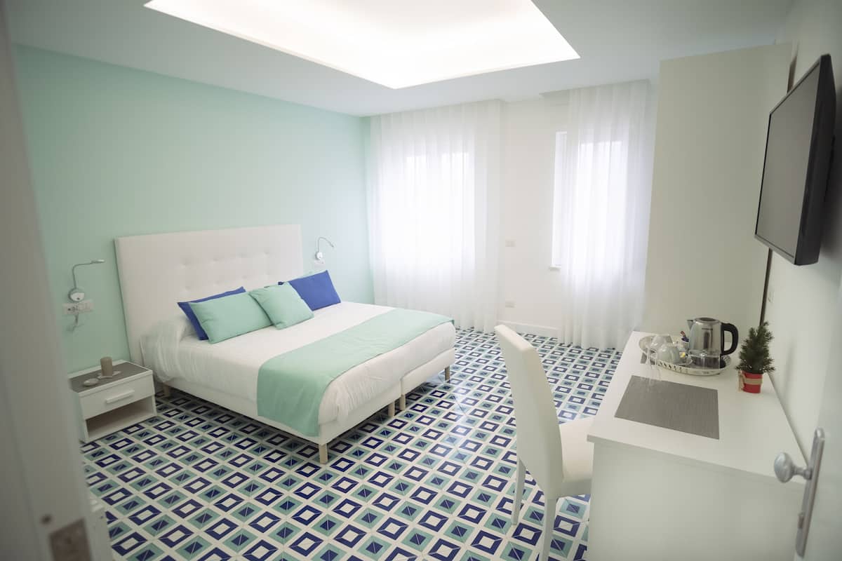 Standard Room | Down duvets, pillow-top beds, in-room safe, laptop workspace