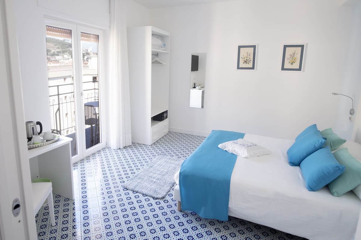 Deluxe Double Room | Down duvets, pillow-top beds, in-room safe, laptop workspace