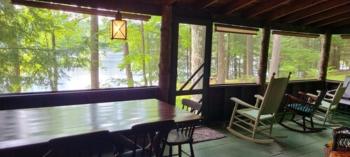 Lakefront Rustic 1930s dog friendly Cabin w/lg screened porch near Lake George