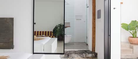 Suite El Patio | Bathroom | Shower, rainfall showerhead, designer toiletries, hair dryer