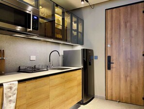 Fridge, microwave, stovetop, coffee/tea maker