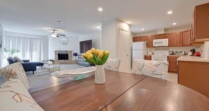 Entire Condo Terrace @ Bellaire & Kim Son next to park with pool, & tennis court