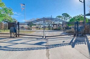Property grounds - Entire Condo Terrace @ Bellaire & Kim Son next to park with pool, & tennis court (Houston)