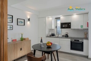 Refrigerador, microondas, horno y lavavajillas 